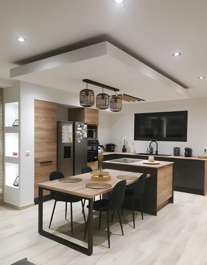 Cuisine fonctionnelle avec table